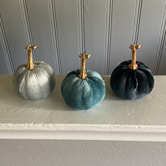 NWT Set of 3- Velvet Pumpkins- Dark Blue, Silver, Teal Fall Holiday Decorations - Picture 10 of 17